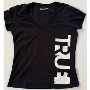 Tru Religion Women’s Black and White Short Sleeve V-Neck Tee Medium